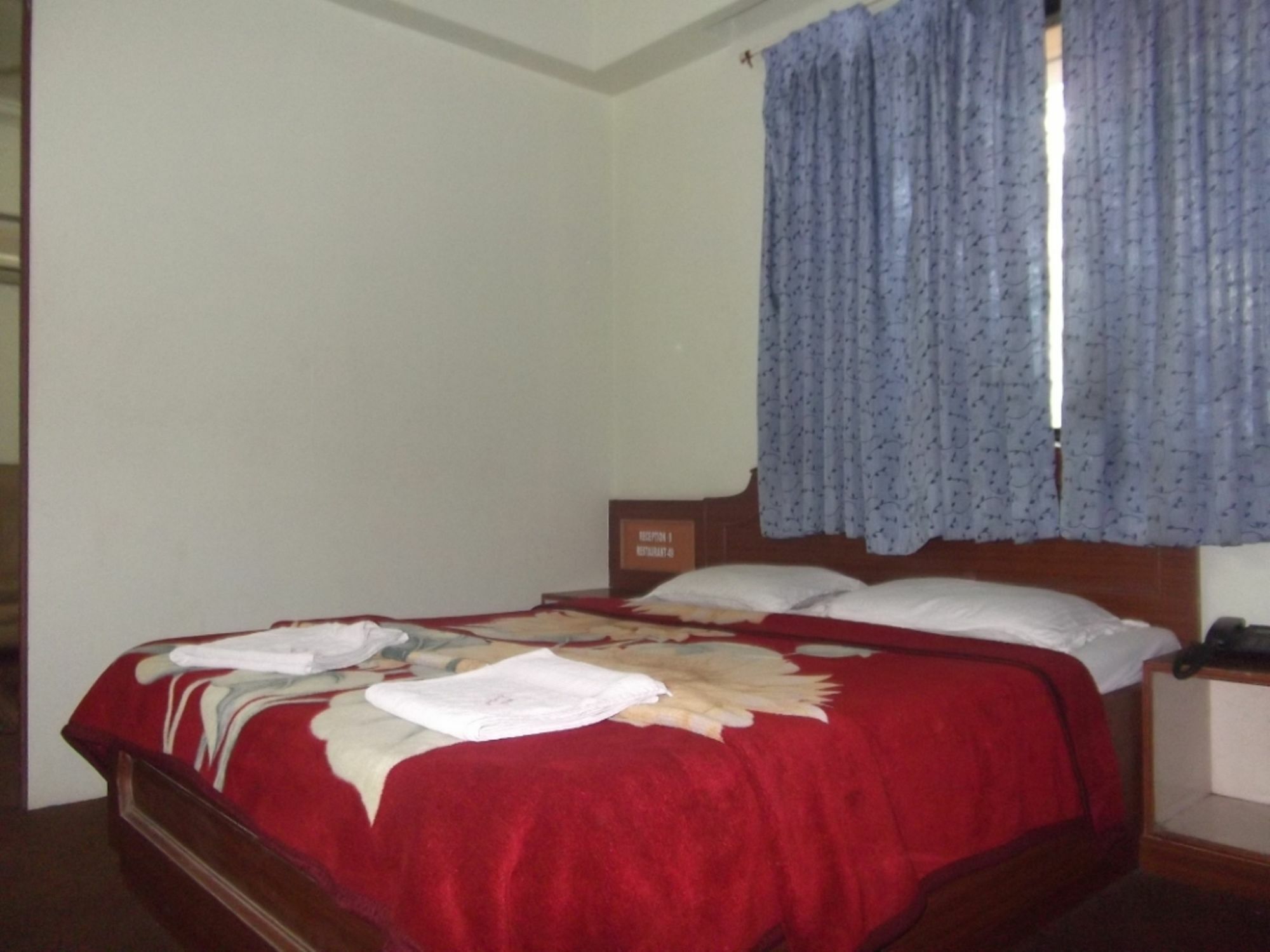 Hotel Ravikant Пюн Екстериор снимка