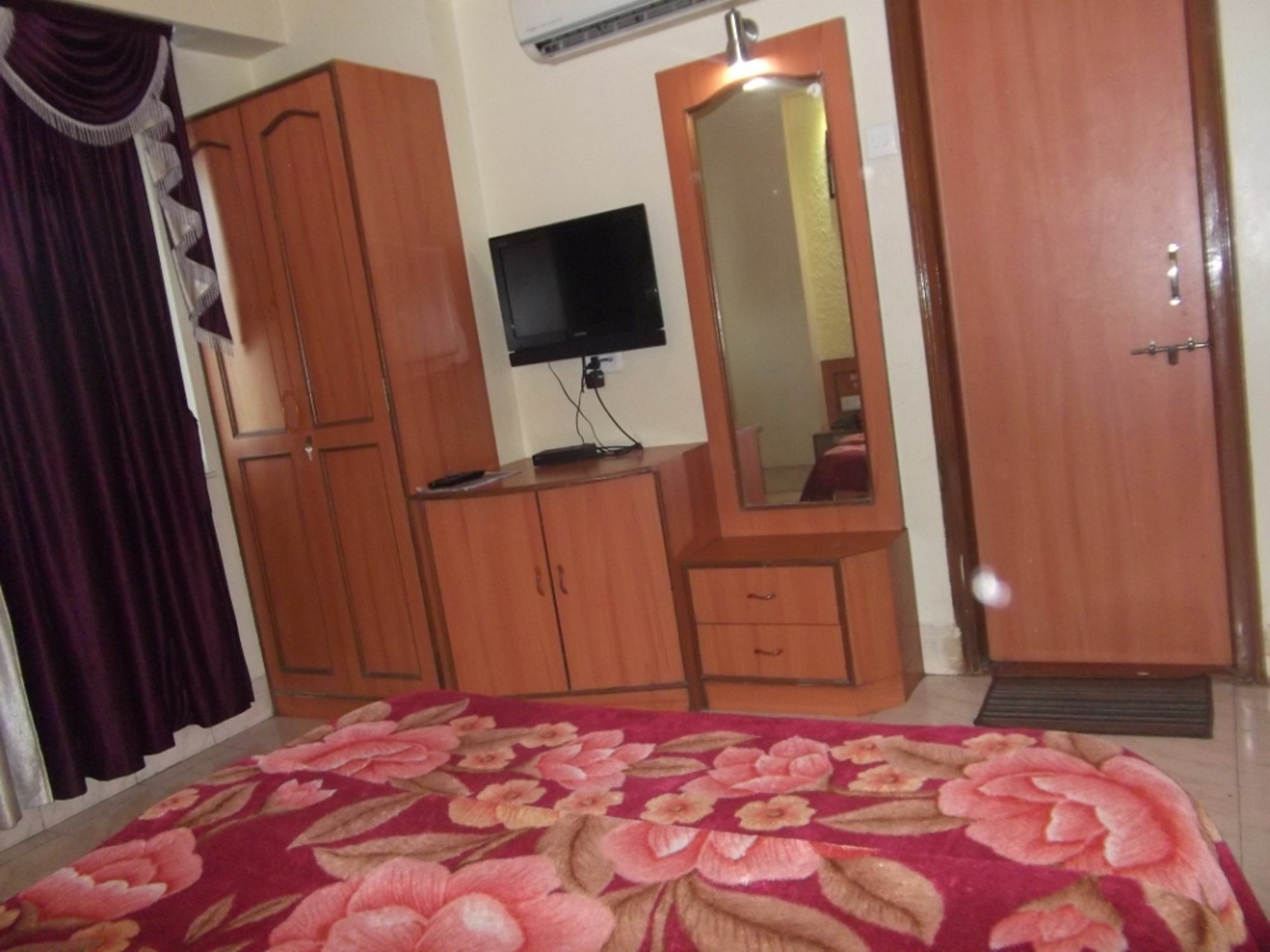 Hotel Ravikant Пюн Екстериор снимка