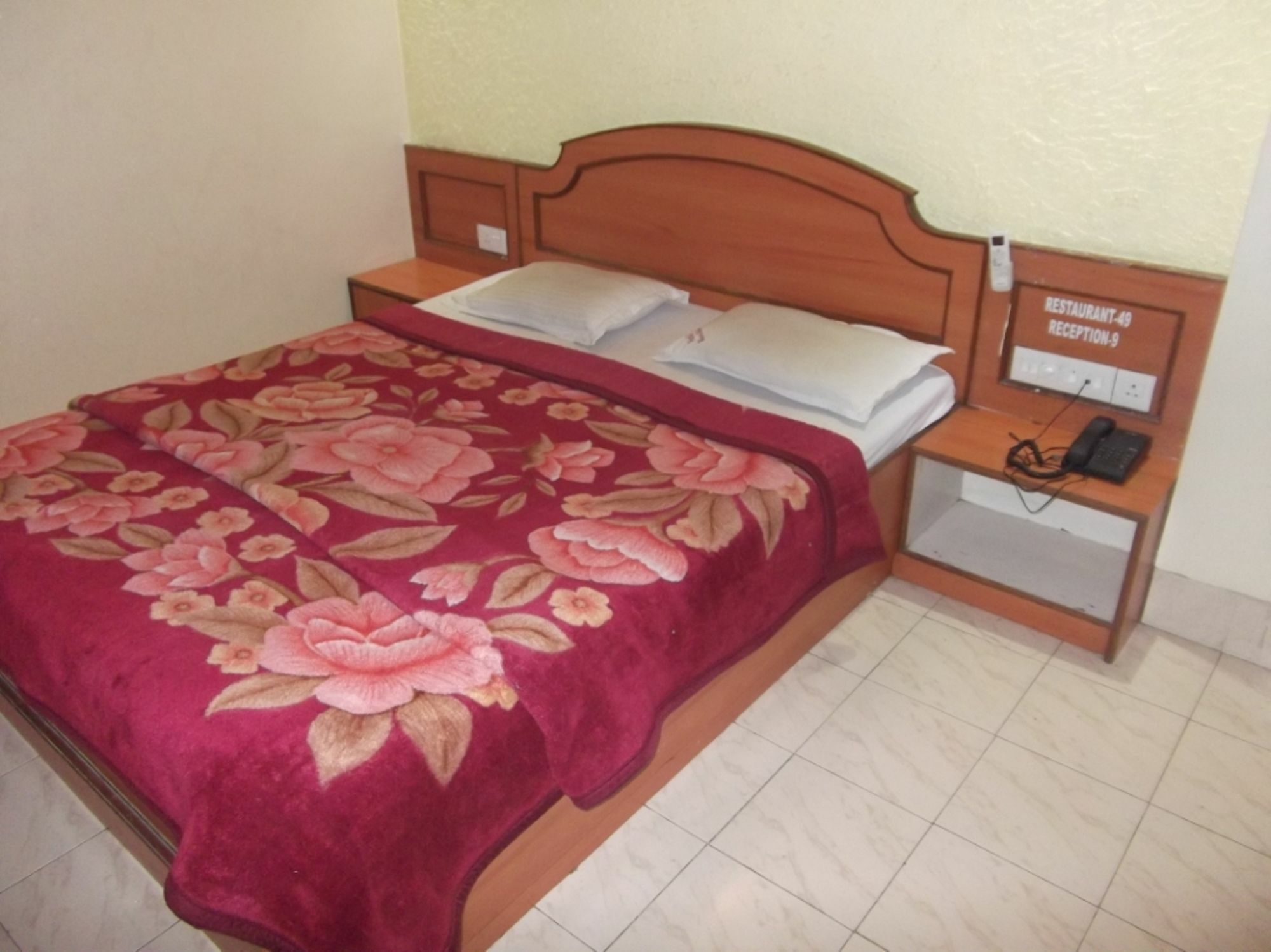 Hotel Ravikant Пюн Екстериор снимка